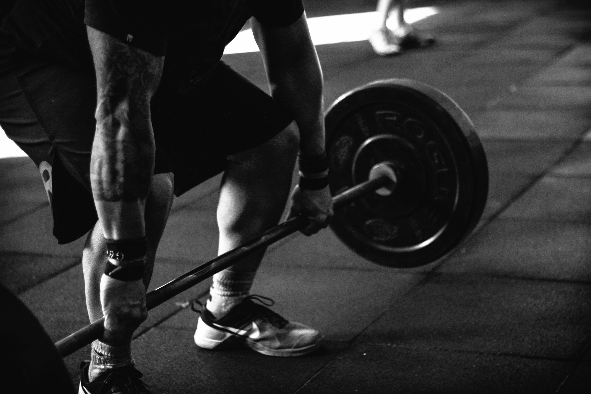 FC-barbell-black-and-white-black-and-white-791763.jpg